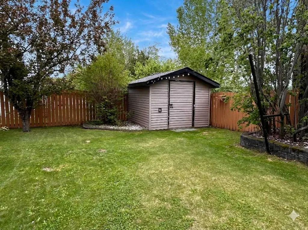 2904 45 Avenue Athabasca AB T9S 1N8
