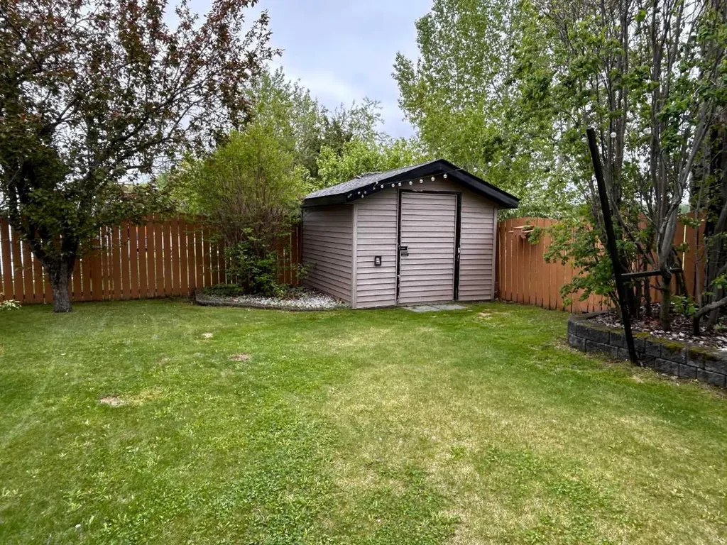 2904 45 Avenue Athabasca AB T9S 1N8