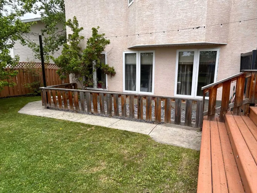 2904 45 Avenue Athabasca AB T9S 1N8
