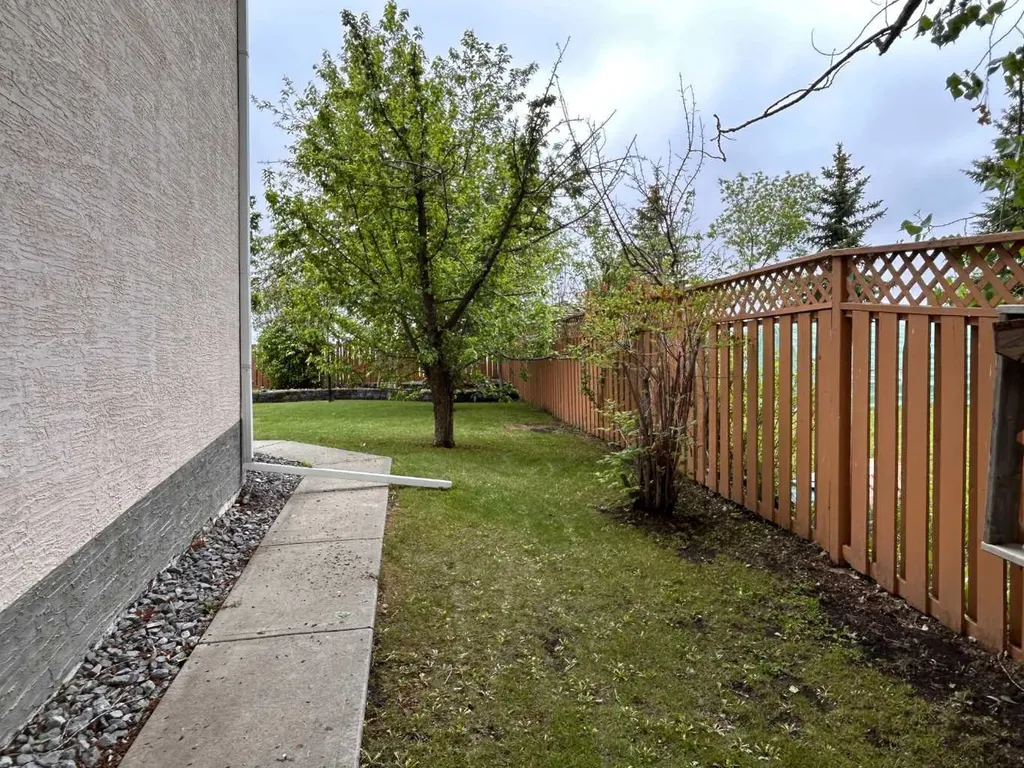 2904 45 Avenue Athabasca AB T9S 1N8