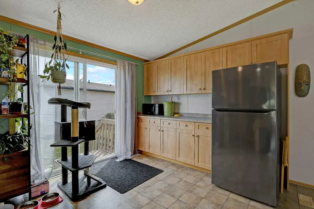 9021 85 Avenue Grande Prairie AB T8X 0A8