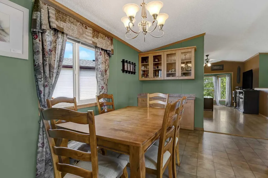 9021 85 Avenue Grande Prairie AB T8X 0A8