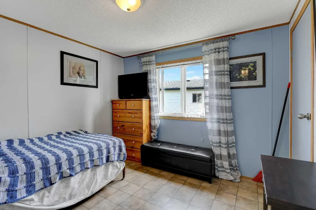 9021 85 Avenue Grande Prairie AB T8X 0A8