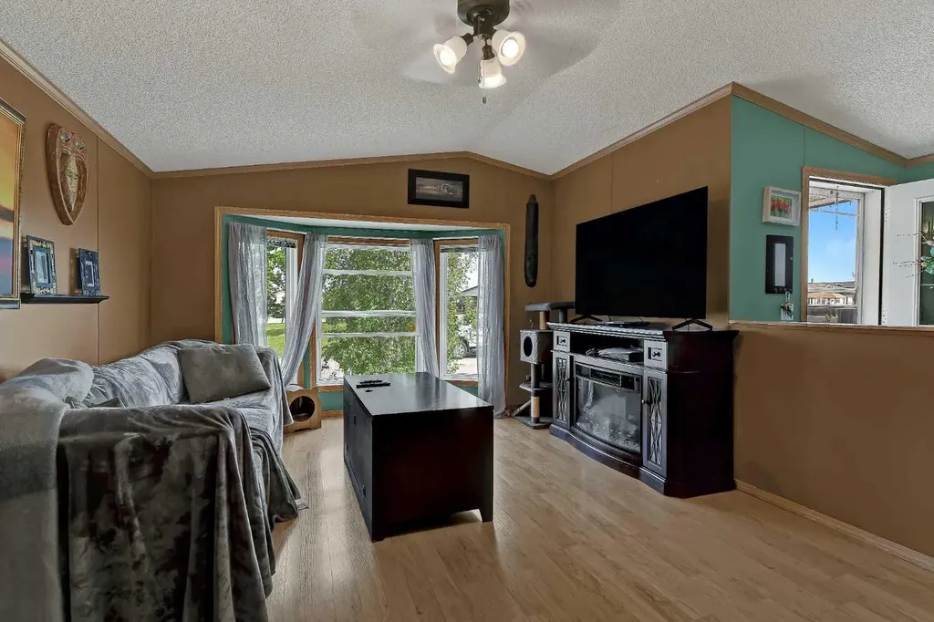 9021 85 Avenue Grande Prairie AB T8X 0A8