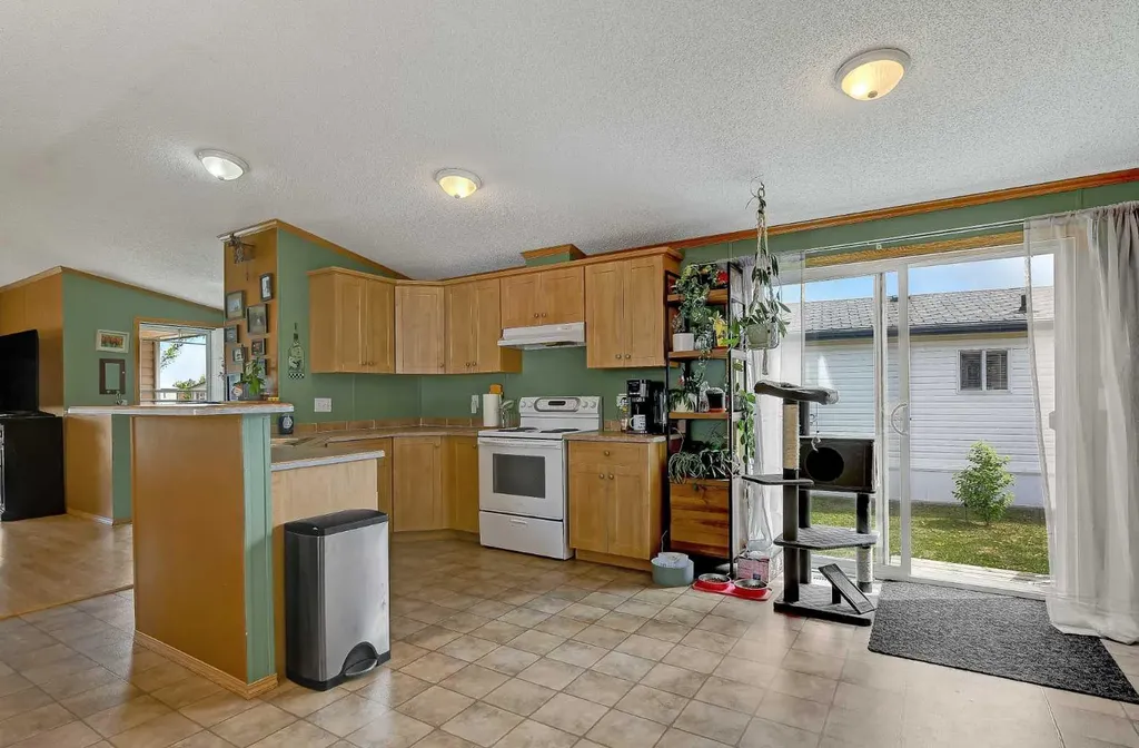 9021 85 Avenue Grande Prairie AB T8X 0A8