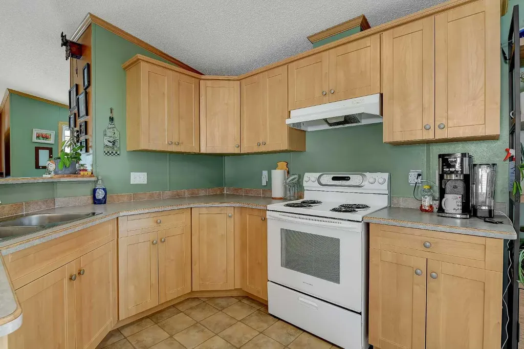9021 85 Avenue Grande Prairie AB T8X 0A8