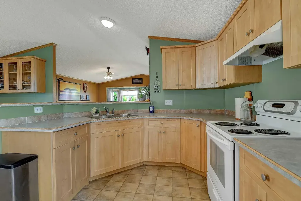 9021 85 Avenue Grande Prairie AB T8X 0A8