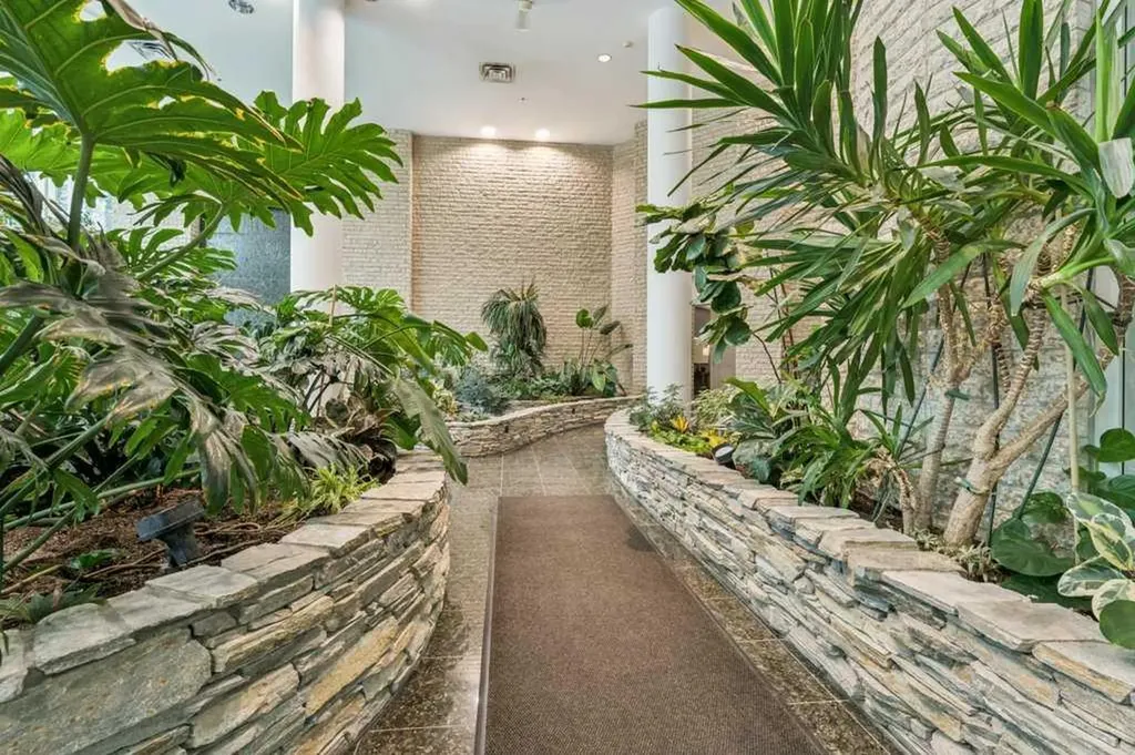 837 2 Avenue SW Calgary AB T2P 0E6