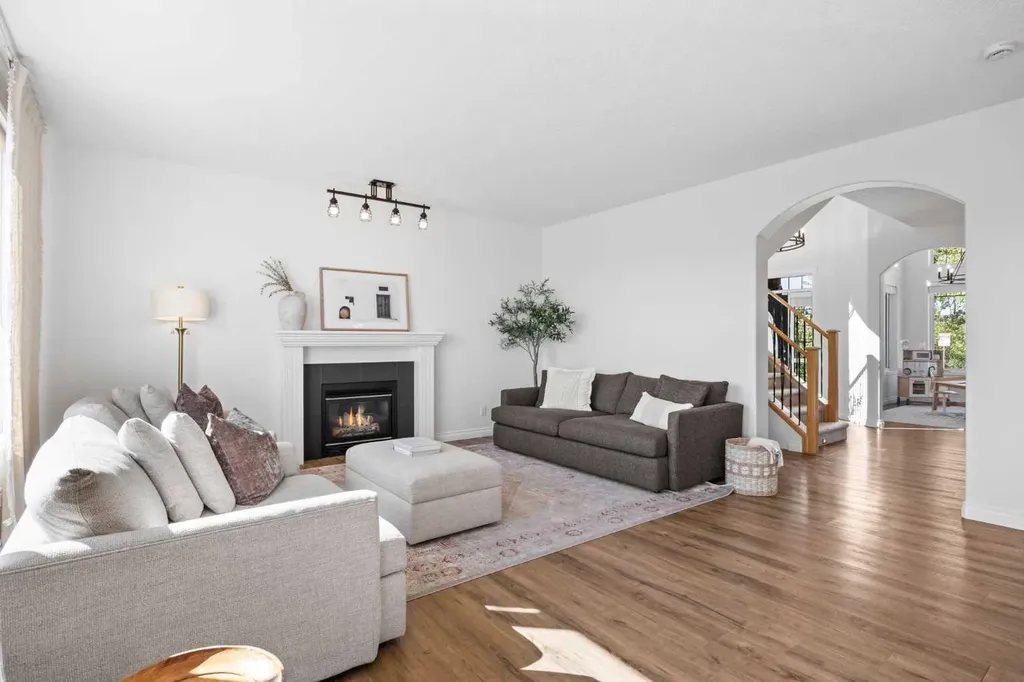 87 Royal Birch Point NW Calgary AB T3G 5P9