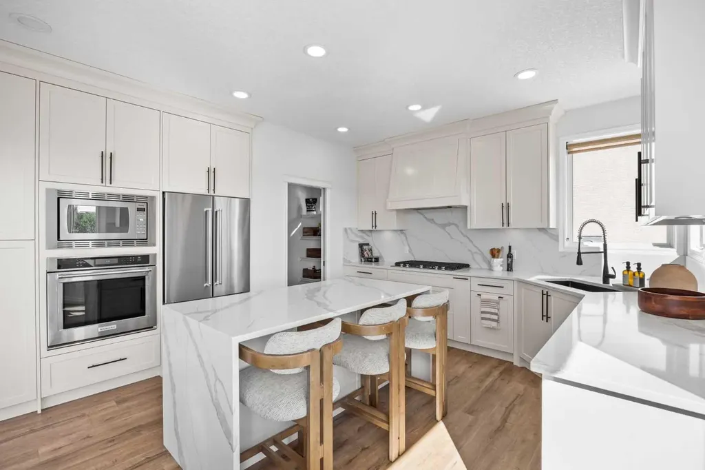 87 Royal Birch Point NW Calgary AB T3G 5P9