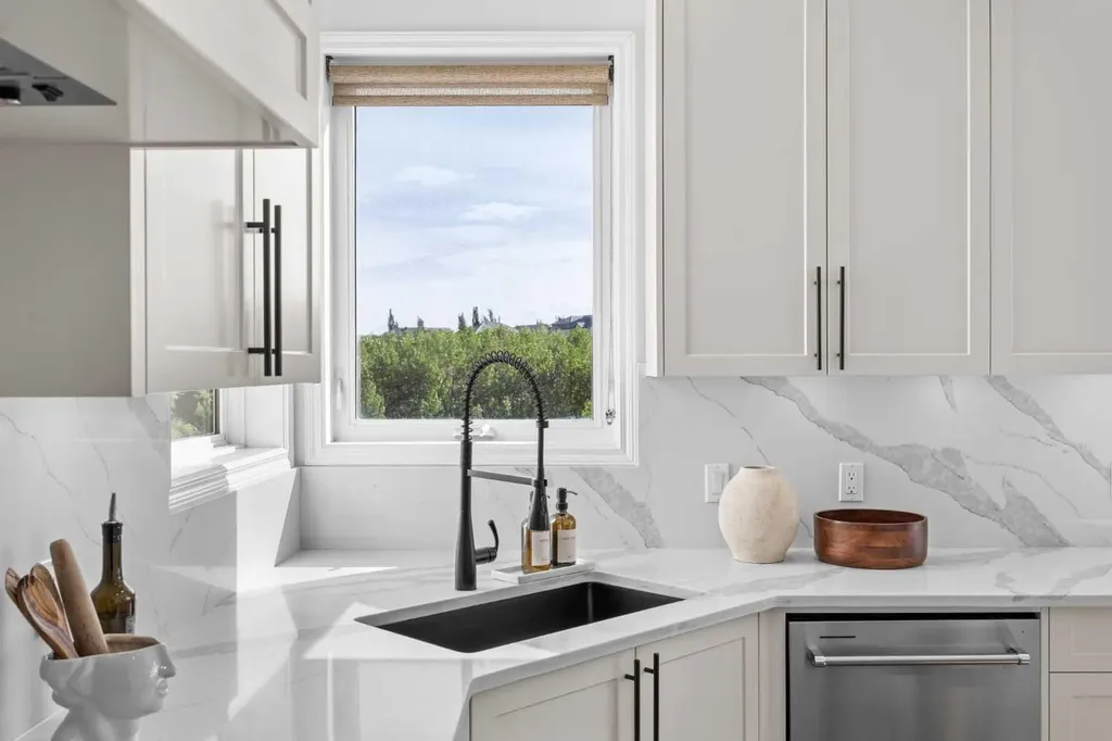 87 Royal Birch Point NW Calgary AB T3G 5P9