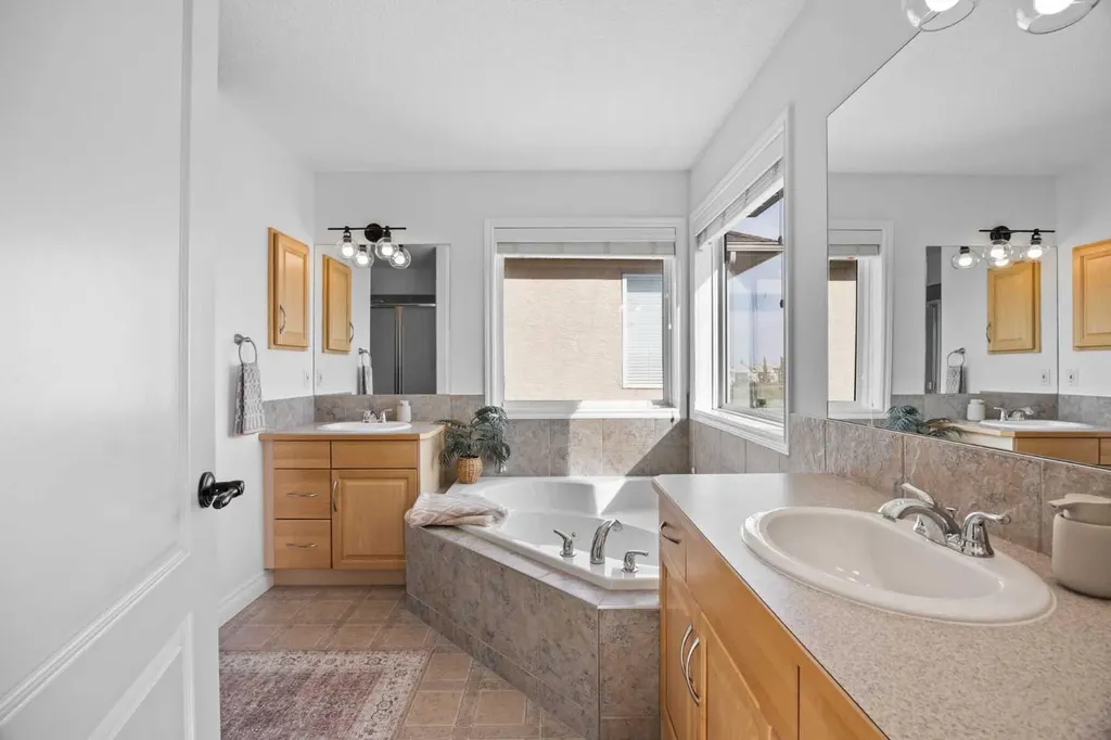 87 Royal Birch Point NW Calgary AB T3G 5P9