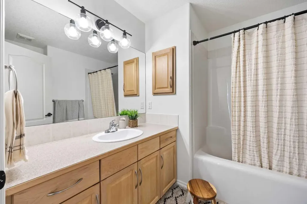 87 Royal Birch Point NW Calgary AB T3G 5P9