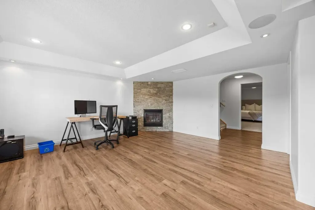 87 Royal Birch Point NW Calgary AB T3G 5P9