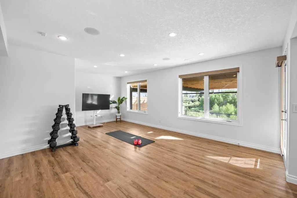 87 Royal Birch Point NW Calgary AB T3G 5P9