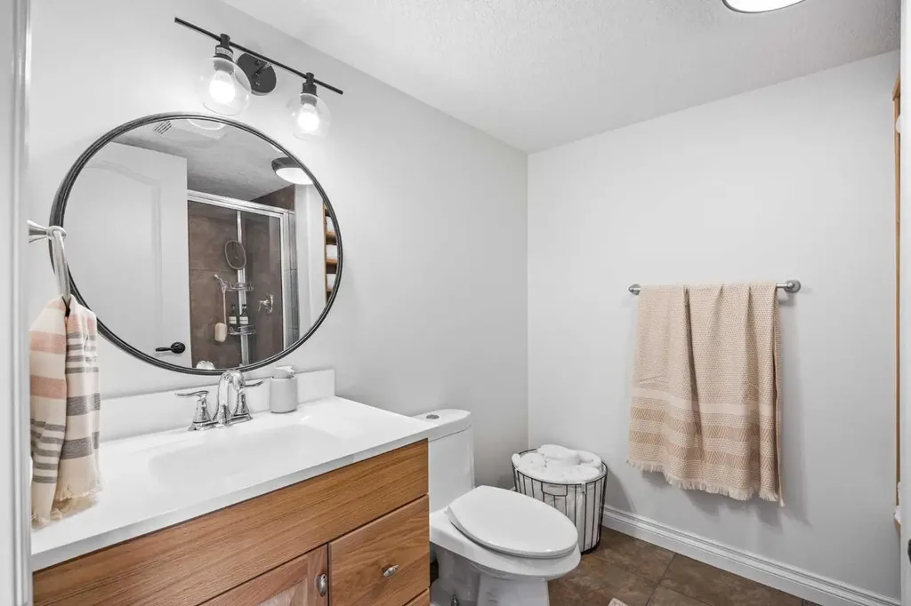 87 Royal Birch Point NW Calgary AB T3G 5P9