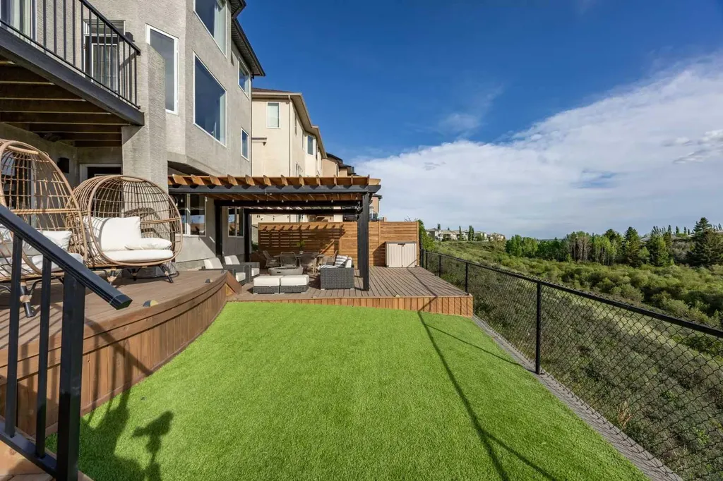 87 Royal Birch Point NW Calgary AB T3G 5P9