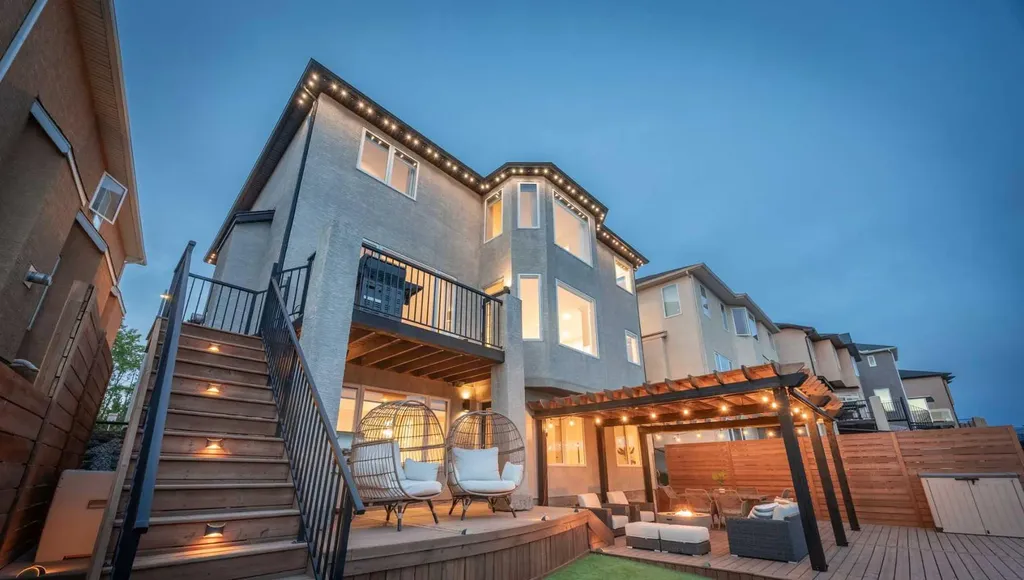 87 Royal Birch Point NW Calgary AB T3G 5P9