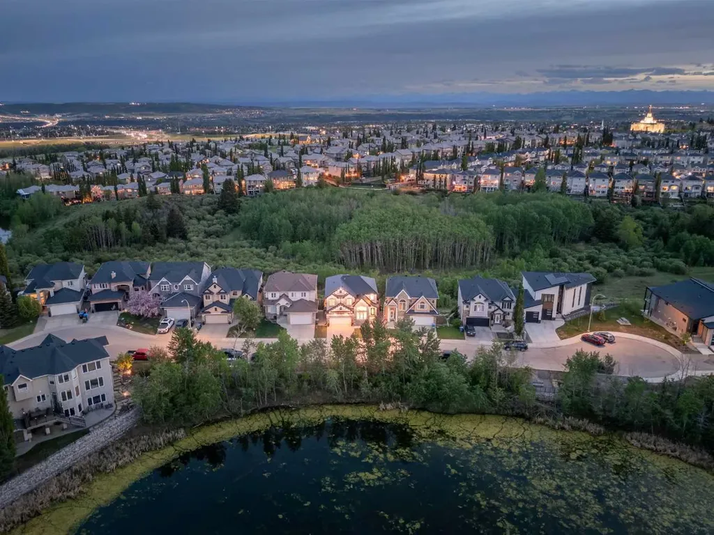 87 Royal Birch Point NW Calgary AB T3G 5P9