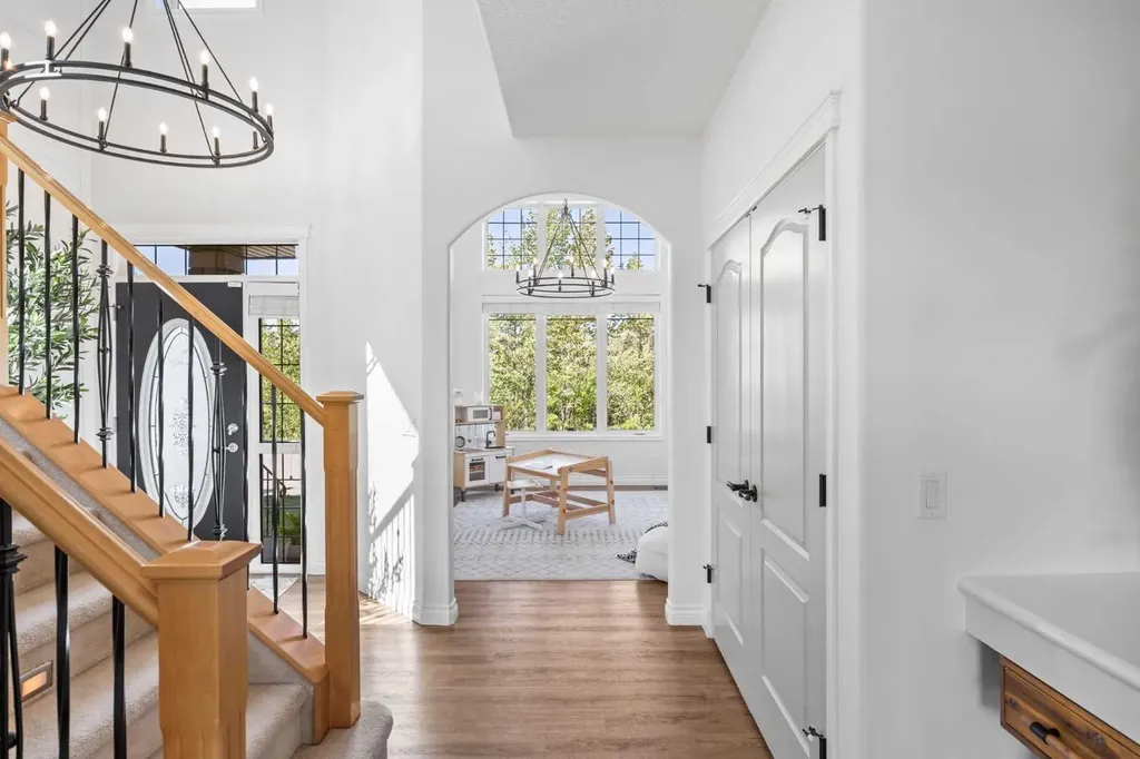 87 Royal Birch Point NW Calgary AB T3G 5P9