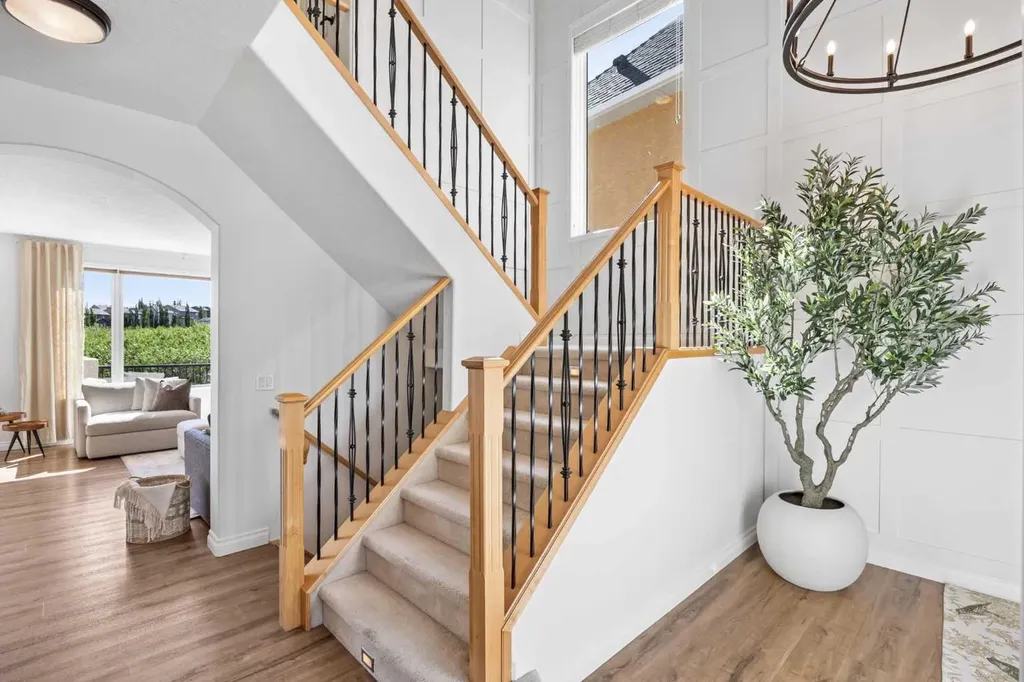 87 Royal Birch Point NW Calgary AB T3G 5P9