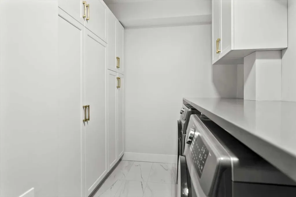 15 Cougar Ridge Landing SW Calgary AB T3H 6C3