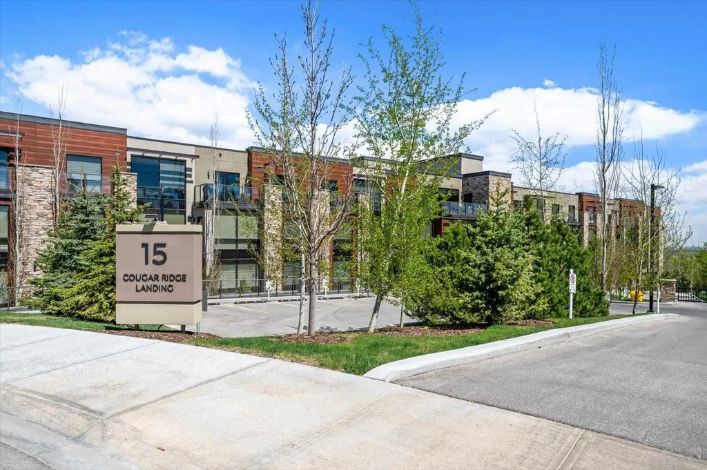 15 Cougar Ridge Landing SW Calgary AB T3H 6C3
