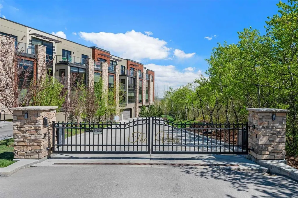 15 Cougar Ridge Landing SW Calgary AB T3H 6C3