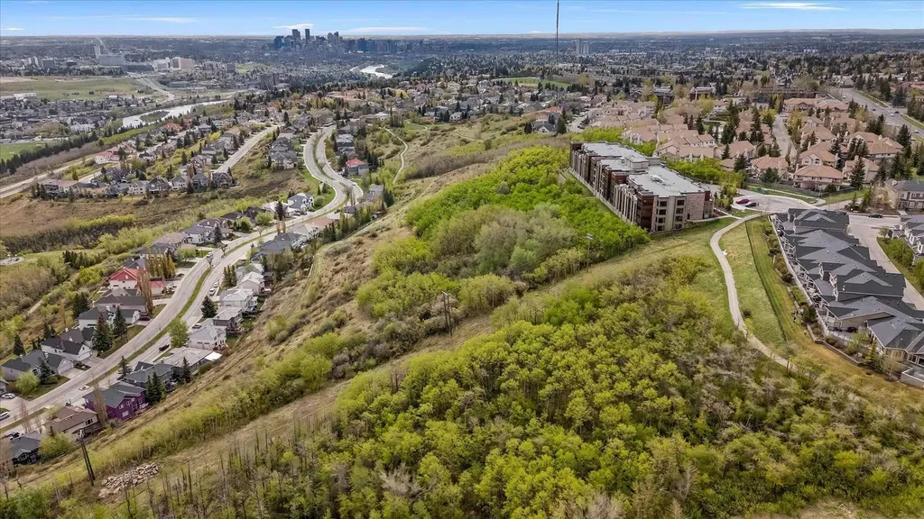15 Cougar Ridge Landing SW Calgary AB T3H 6C3