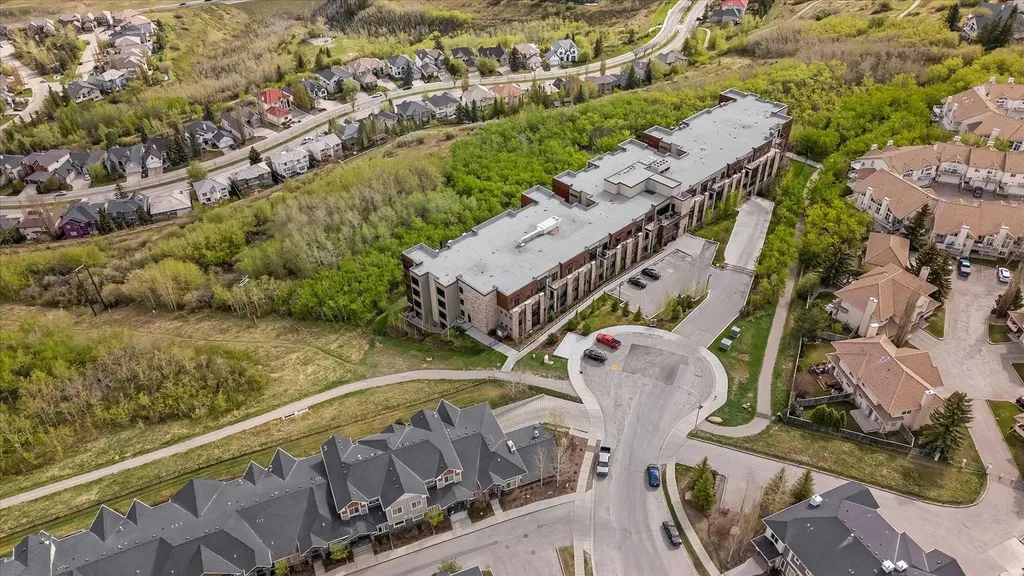 15 Cougar Ridge Landing SW Calgary AB T3H 6C3