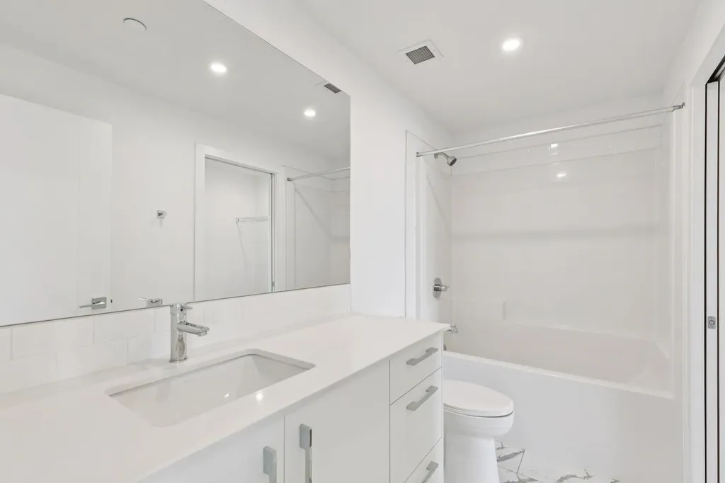 60 Skyview Ranch Road NE Calgary AB T3N 2J8