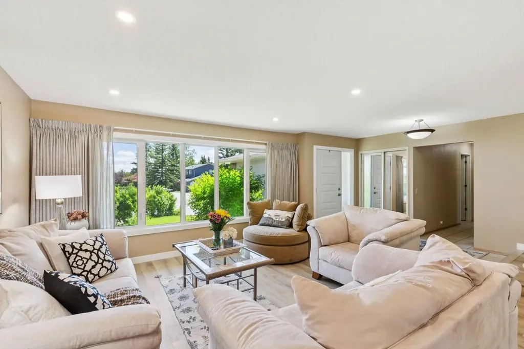 243 Silvergrove Place NW Calgary AB T3B 4T5