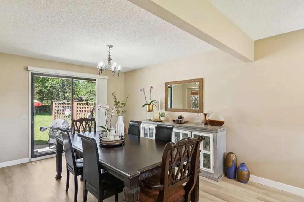 243 Silvergrove Place NW Calgary AB T3B 4T5
