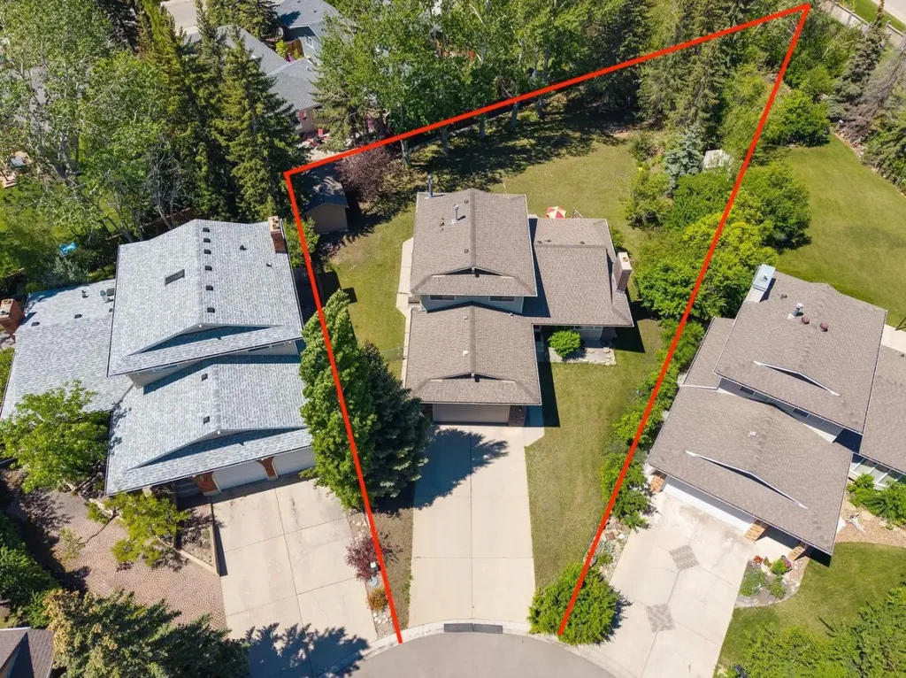 243 Silvergrove Place NW Calgary AB T3B 4T5