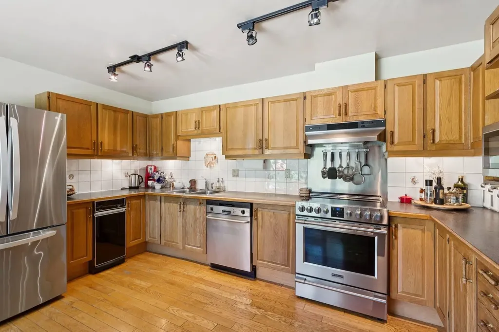 243 Silvergrove Place NW Calgary AB T3B 4T5