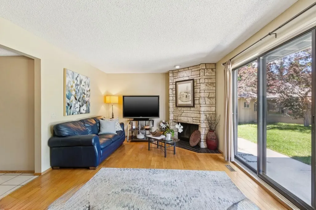 243 Silvergrove Place NW Calgary AB T3B 4T5