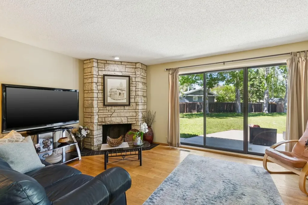 243 Silvergrove Place NW Calgary AB T3B 4T5