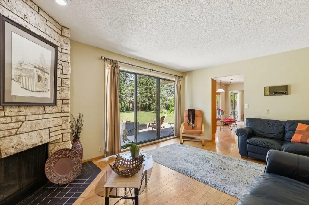 243 Silvergrove Place NW Calgary AB T3B 4T5