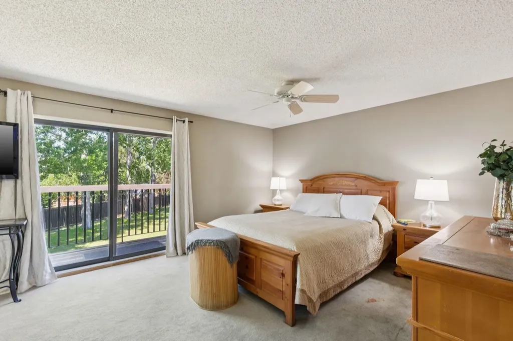 243 Silvergrove Place NW Calgary AB T3B 4T5