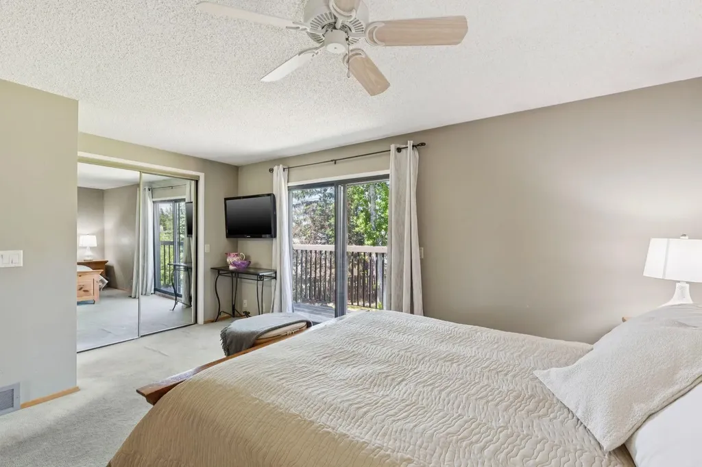 243 Silvergrove Place NW Calgary AB T3B 4T5
