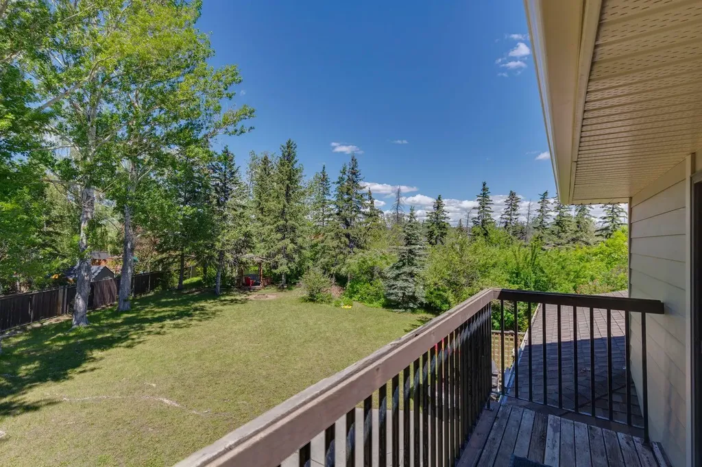 243 Silvergrove Place NW Calgary AB T3B 4T5