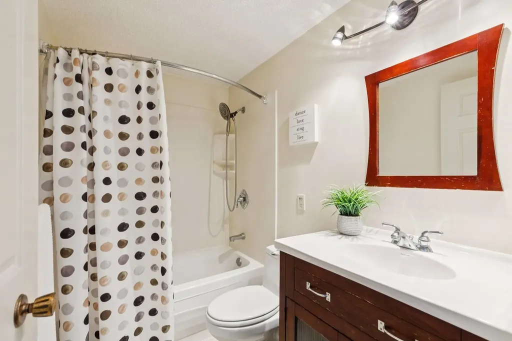 243 Silvergrove Place NW Calgary AB T3B 4T5