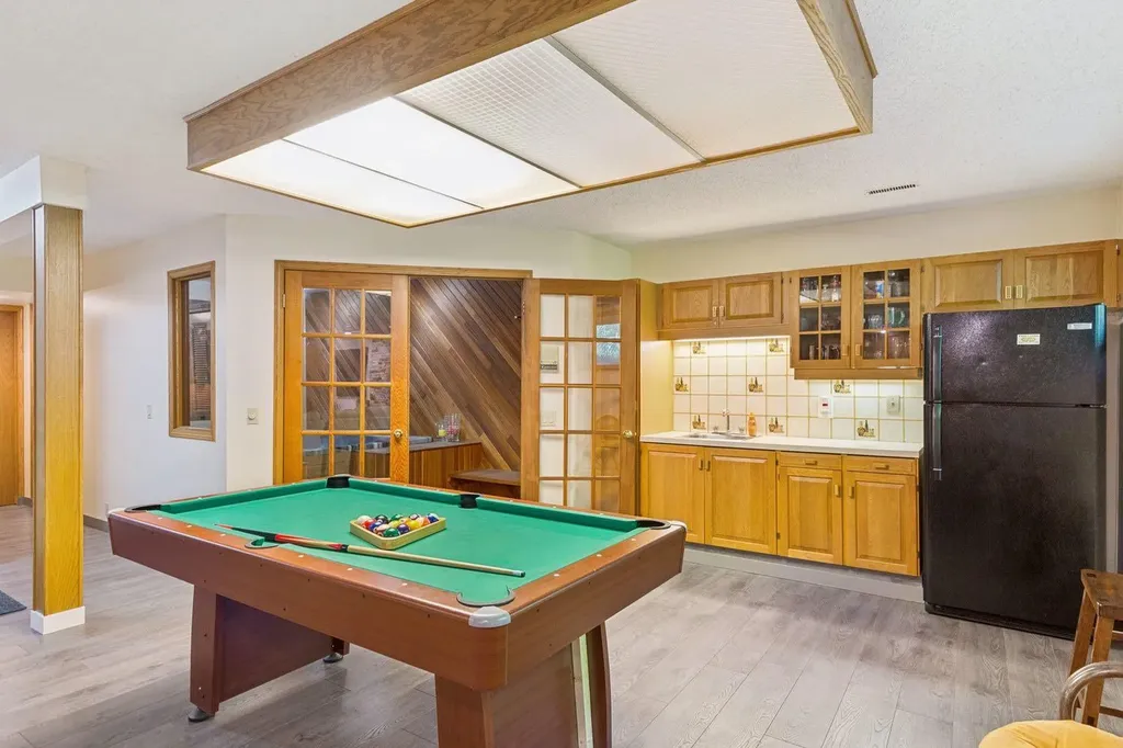 243 Silvergrove Place NW Calgary AB T3B 4T5