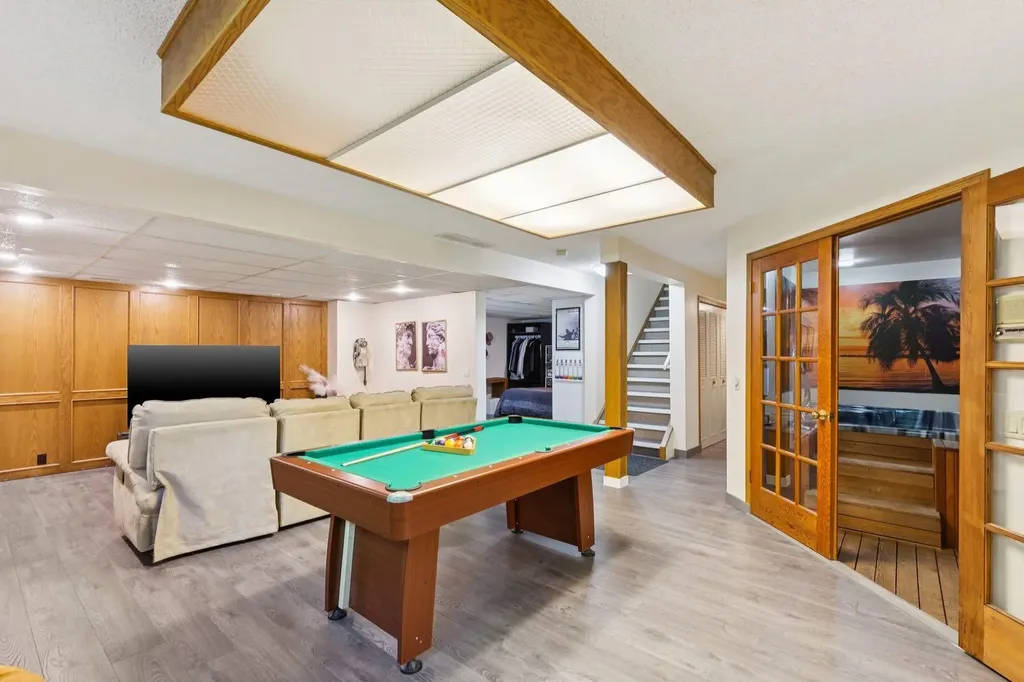 243 Silvergrove Place NW Calgary AB T3B 4T5