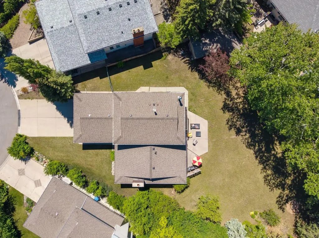 243 Silvergrove Place NW Calgary AB T3B 4T5