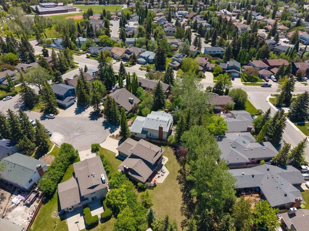 243 Silvergrove Place NW Calgary AB T3B 4T5