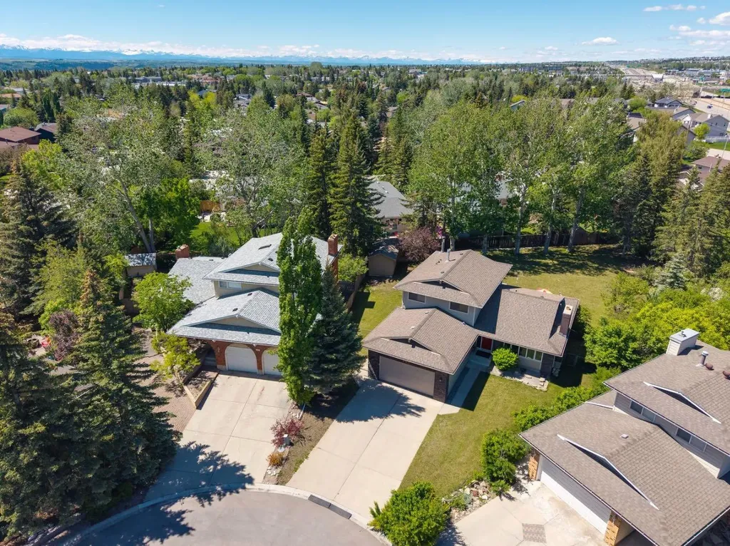 243 Silvergrove Place NW Calgary AB T3B 4T5