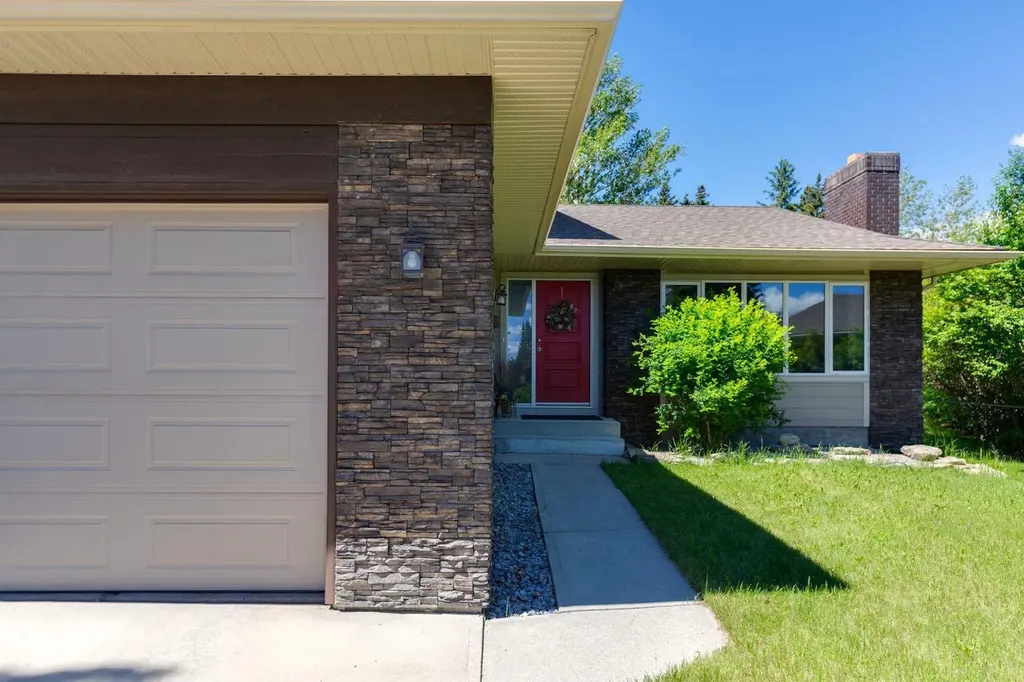 243 Silvergrove Place NW Calgary AB T3B 4T5
