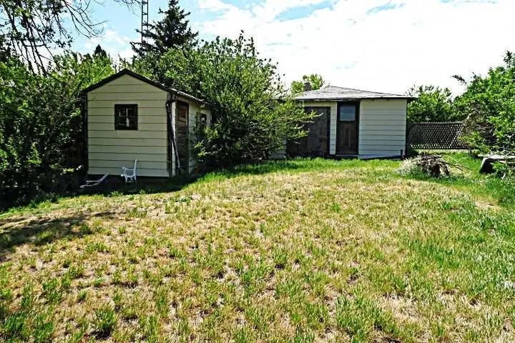 217 1 Street N Lomond AB T0L 1G0
