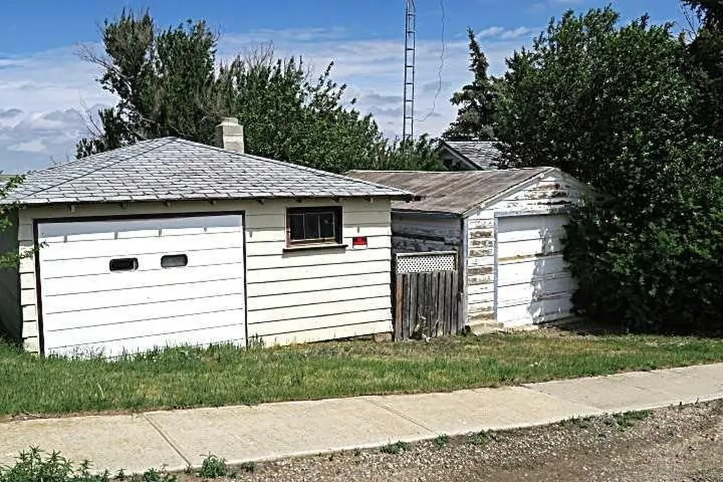 217 1 Street N Lomond AB T0L 1G0
